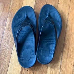 Oofos OOlala recovery sandals black size 9